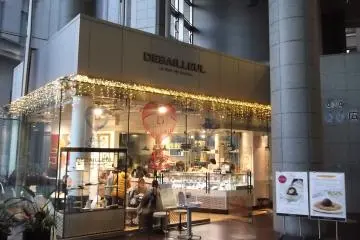 Gallery image
