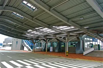 <p>Shuttle bus arrival area</p>