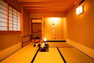 Why not try a tea ceremony while you are in Kyoto? (Photo: Tea Juan / JT)