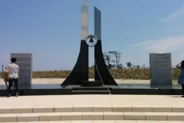 <p>The cenotaph</p>