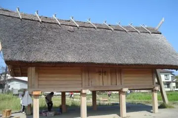 Stilted storehouse from the side