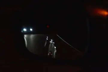 <p>Headlights in your mirror can mean a challenge from another driver, unless they really are on a midnight konbini-run in the mountains.&nbsp;</p>