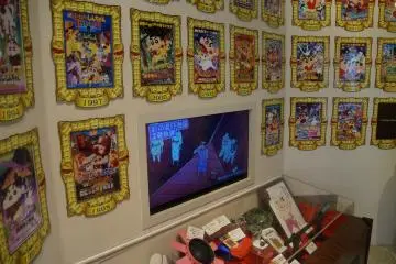 <p>The wall of Shin-chan, an ode to the 23 Crayon Shin-chan films with a display case of "props" underneath.&nbsp;</p>