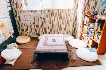 <p>This is the common area. Rest your feet while enjoying the nice stack of books from the shelf.</p>
