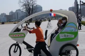 <p>Taksi unik Cyclopolitain mungkin lambat, tapi penumpang dapat menikmati pemandangan Yokohama.</p>