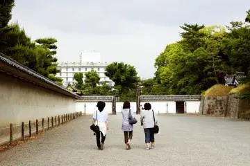 <p>It is fun going with friends!</p>