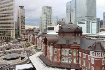 <p>Tokyo Station, from a nearby roof</p>