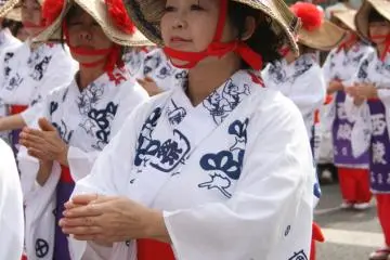 <p>This outfit is kind of resembling the&nbsp;Awa Dance Festival isn't it?&nbsp; Maybe because of the hat?</p>