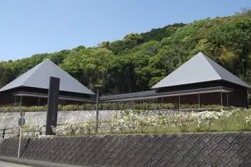 <p>The museum has a distinctive roof</p>