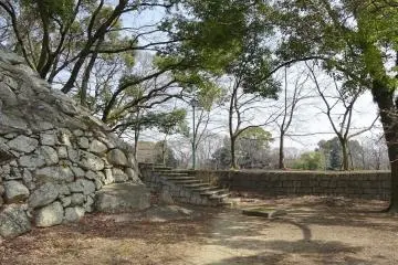 <p>รอบๆ บริเวณปราสาทโอะกะยะมะ</p>