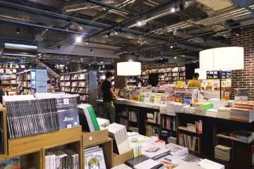 <p>츠타야의 일층</p>