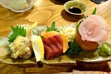 <p>The sashimi platter was highly affordable, costing around 1500 yen</p>