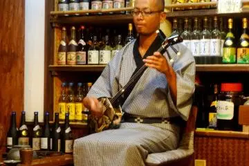<p>You'll be treated to sanshin music and Ishigaki traditional dances nightly between 18:30 and 20:30</p>