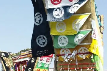 <p>Float attendants stand/crouch aboard the float</p>