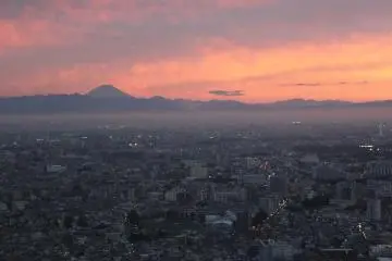 <p>The sky is red and Tokyo looks magnificent &ndash; and Mount Fuji too!</p>