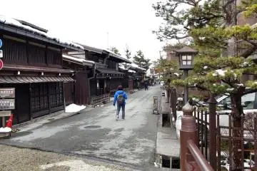 <p>เมืองเก่าของทะคะยะมะ ซึ่งมีถนน บ้านเรือน และสิ่งก่อสร้างอื่นๆ ตั้งแต่สมัยเอโดะ</p>