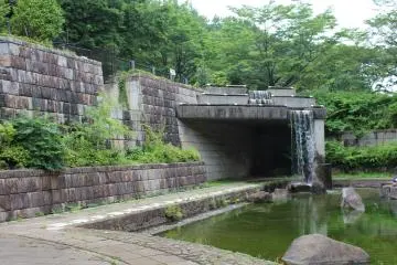 <p>A mini waterfall</p>