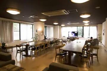<p>优雅舒适的用餐间。大家平时都聚在这里谈天说笑，不亦乐乎。</p>