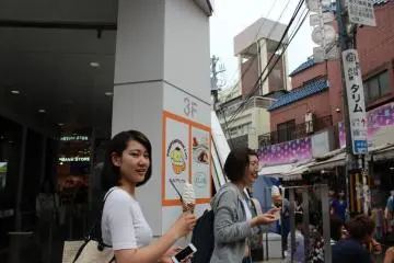 I learned little tricks in how to photograph people walking in busy areas