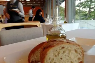 The first taste of the olive oil stayed on my palate long afterwards.On second taste you can taste the fruitiness of the Shodoshima Olive, which is no mean feat.