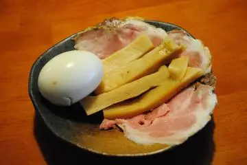 <p>You can add toppings as you like. These are an simmered egg, slices of berbecued pork, and 'menma' (Chinese seasoned bamboo shoot)</p>