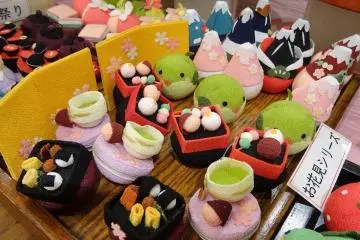 <p>ชิ้นเล็ก ชิ้นน้อย</p>