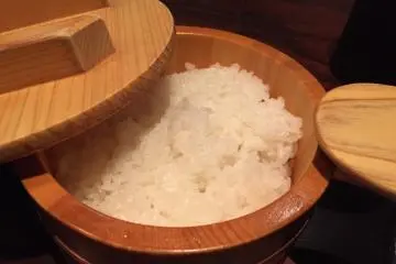 <p>ข้าวยังนุ่ม</p>