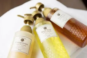 <p>Berkualitas tinggi, aromatik shampoo dan conditioner</p>