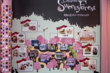 <p>Jiyugaoka Sweets Forest sebenarnya adalah koleksi dari 8 cafe&nbsp;yang berlokasi di tempat berbeda. Toko ini sangat terkenal di kalangan wanita&nbsp;Tokyo</p>