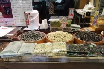 <p>ถั่วเครือบแบบต่างๆ</p>