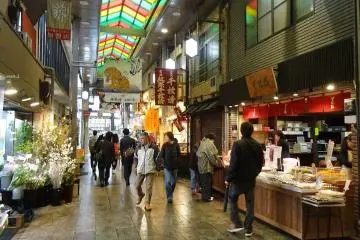 <p>ในตลาดนิชิกิ</p>