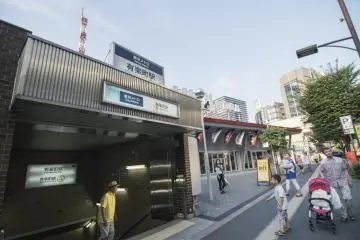 <p>MUJI&nbsp;Yurakucho is situated right beside the Metro Yurakucho Station exit D9, so there's no way of missing it!</p>