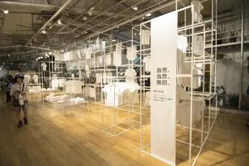 <p>"Nature, Naturally, MUJI." - This installation at the entrance lets everybody what MUJI stands for.&nbsp;</p>