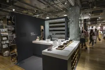 <p>There is even a counter that lets you mix up you own blend of aromatic oils for a unique fragrance. The fragrance is then just simply bottled, and you can bring it home at low cost.&nbsp;</p>