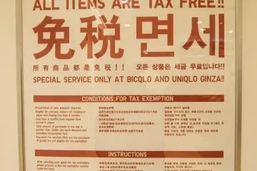<p>Dompet mulai terbuka saat pelanggan melihat tanda ucapan selamat datang seperti ini di UNIQLO.</p>