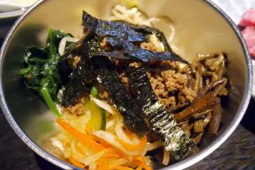 <p>Nasi campur ala Korea</p>
