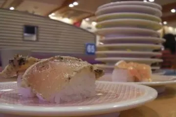 Stack your plates at kaiten-zushi&nbsp;restaurants when you're done - that's how the staff calculates how much to charge