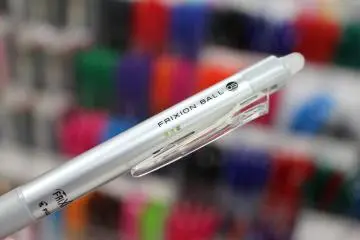 <p>Frixion&nbsp;pen</p>