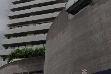 <p>Pearl City Kobe is located on the new and modern Port Island</p>