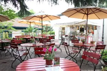 <p>There are many European style caf&eacute;s in Kitano</p>