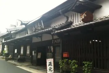 The 390-year old Hazama Sake Brewing company at the entrance to Nakatsugawa-juku.