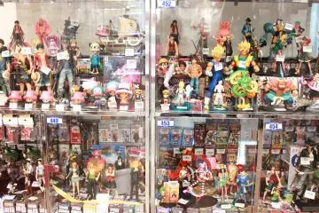 <p>Algunos de los stands en la tienda</p>