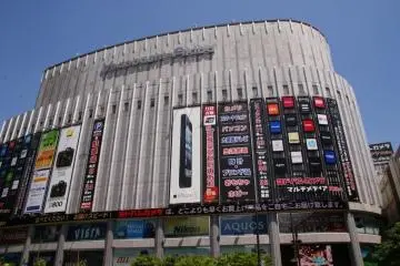 Who would think that this mammoth of a building would be home to such a melting pot of electronics? (Photo: <a href="http://en.japantravel.com/author/ryan.reynolds/profile" target="_blank" rel="noreferrer noopener nofollow">RS Reynolds</a>)