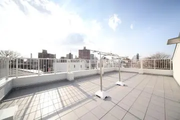 <p>옥상, 맑은 날에는 더욱 좋습니다!</p>
