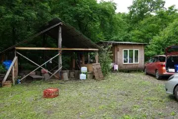 <p>BBQ area and bungalow</p>