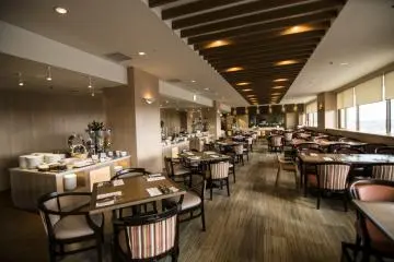 <p>In the background, the live kitchen where chefs will prepare steaks and full courses out in full view. You are welcome to go closer to watch them in action.</p>
