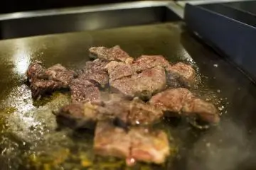 <p>Quality beef fillet steak sizzling on the hot plate. Just the smell alone was heavenly.&nbsp;</p>