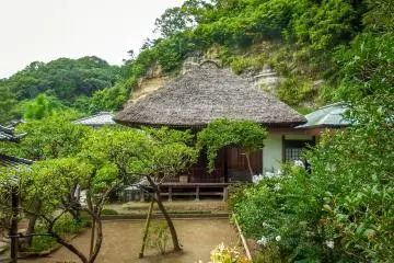<p>Located next to this temple is a small alleyway and trailhead for the Tenen Hiking Course where it is possible to get one last look at the courtyard and garden</p>
