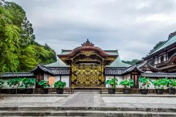 <p>Close to the priests living quarters is this very colorful structure known as a 'Karamon'</p>