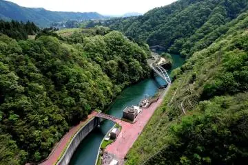 <p>Magnificent view from the top of the dam</p>